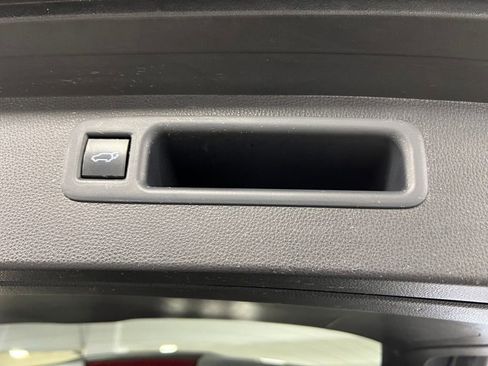 Used 2021 Toyota Highlander XLE AWD/4WD image 42