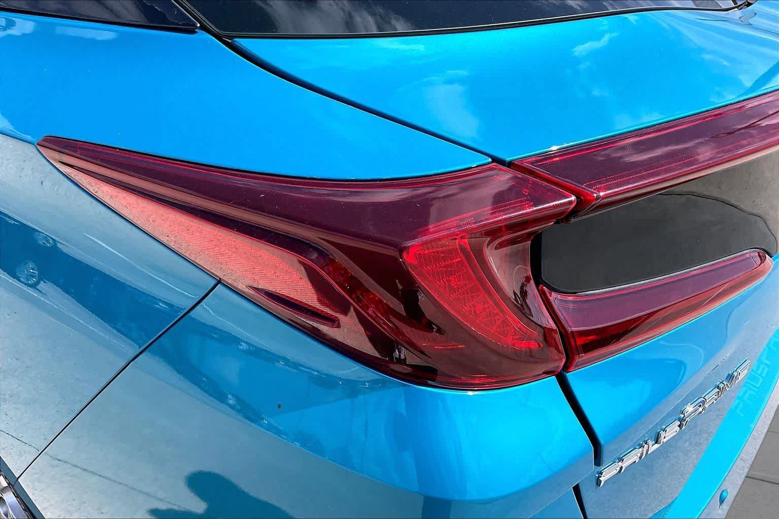 Used 2017 Toyota Prius Prime Advanced w/ Preferred Accessory Package FWD image 27