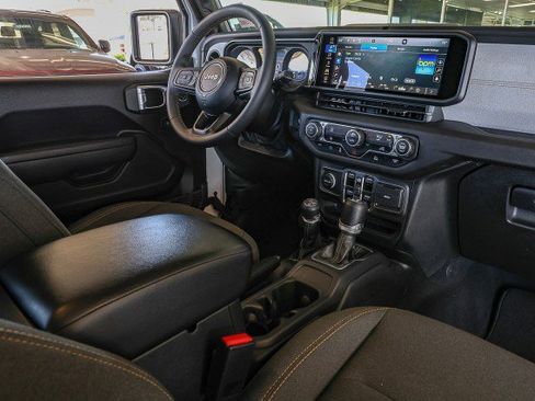 Used 2024 Jeep Wrangler Unlimited AWD/4WD image 35