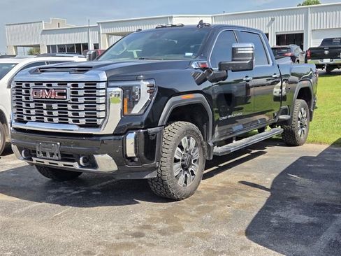Used 2024 GMC Sierra 2500 Denali w/ Denali Reserve Package AWD/4WD image 3