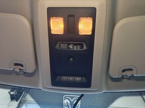 Used 2012 RAM 1500 Classic SLT w/ Luxury Group image 19