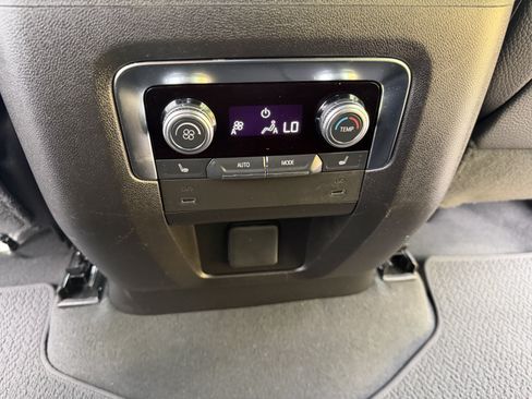 Used 2025 GMC Yukon Denali AWD/4WD image 10