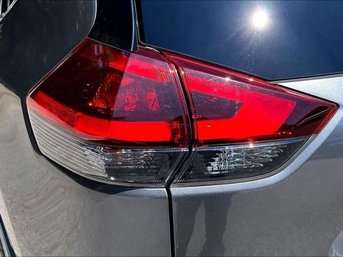 Used 2019 Nissan Rogue SV FWD image 29
