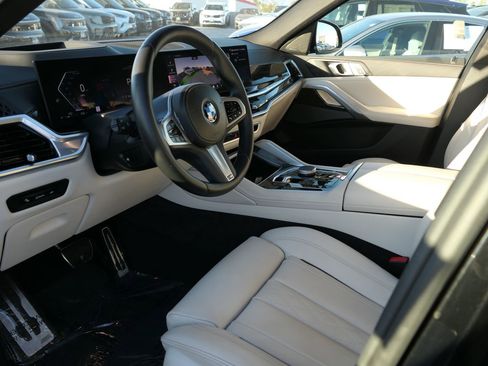 Used 2024 BMW X6 xDrive40i w/ Premium Package image 11