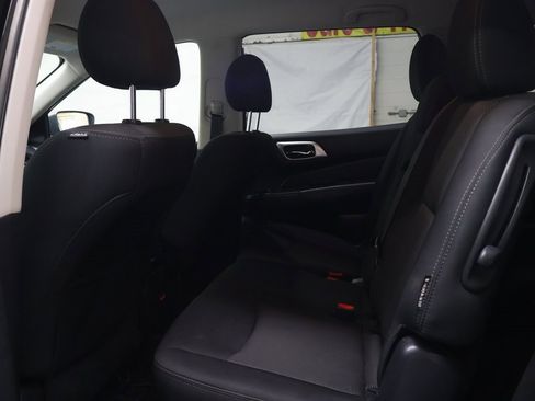 Used 2020 Nissan Pathfinder S image 16
