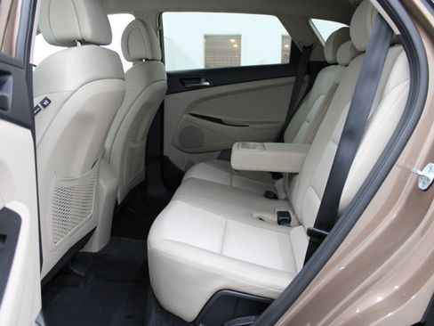 Used 2017 Hyundai Tucson SE w/ SE Popular Package 02 FWD image 8