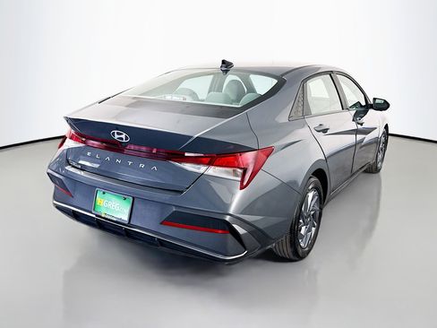 Used 2024 Hyundai Elantra SEL FWD image 10