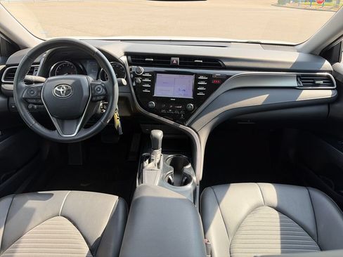 Used 2020 Toyota Camry SE FWD image 12
