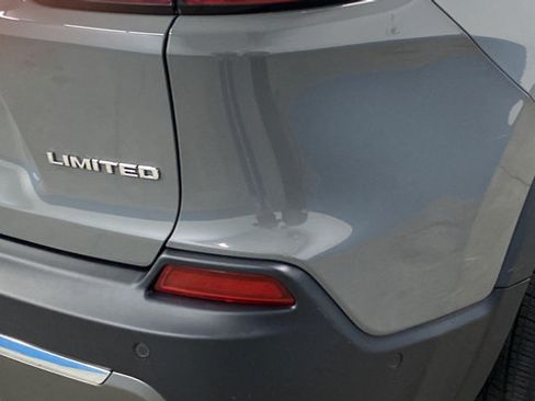 Used 2019 Jeep Cherokee Limited w/ Technology Group AWD/4WD image 41