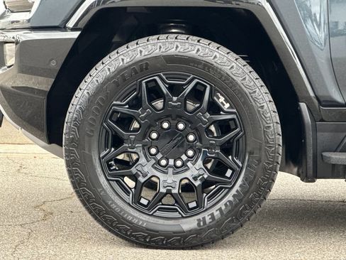 Used 2026 GMC Hummer EV SUV AWD/4WD image 32