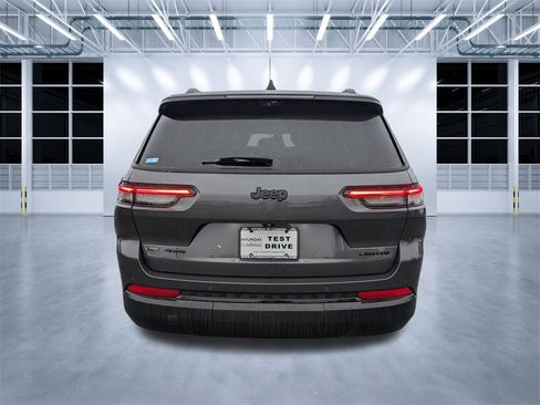 Used 2023 Jeep Grand Cherokee L Limited w/ Luxury Tech Group II image 5