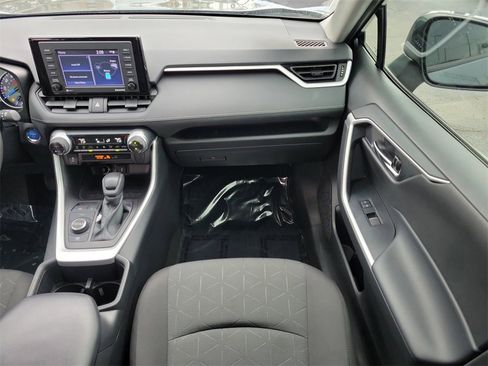 Used 2022 Toyota RAV4 XLE image 15