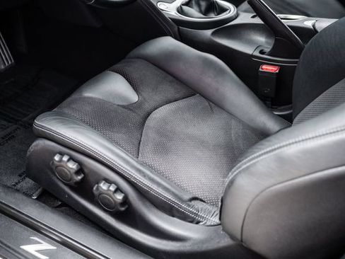Used 2009 Nissan 370Z Touring RWD image 60