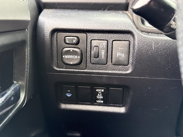 Used 2018 Toyota 4Runner Limited AWD/4WD image 31