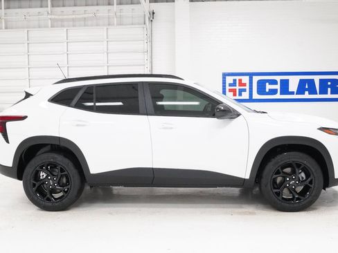 New 2026 Chevrolet Trax LT w/ Driver Confidence Package image 4