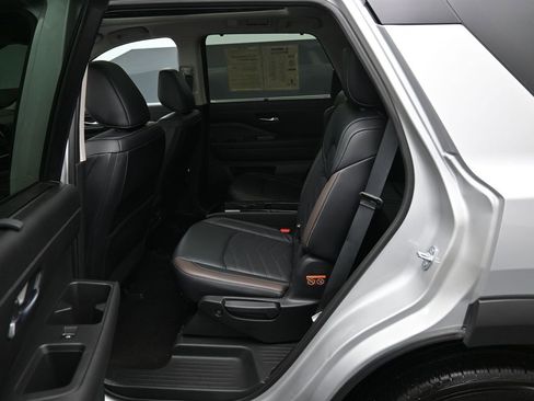 Used 2023 Nissan Pathfinder Platinum image 30