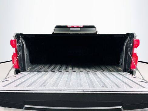 Used 2022 Chevrolet Silverado 1500 High Country w/ Technology Package RWD image 28
