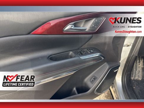 Used 2025 Chevrolet Traverse RS image 19