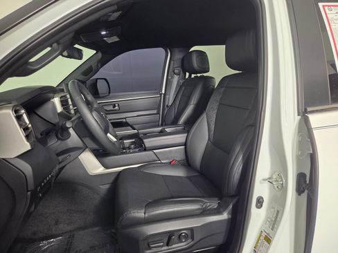 Used 2025 Toyota Tundra Limited AWD/4WD image 9