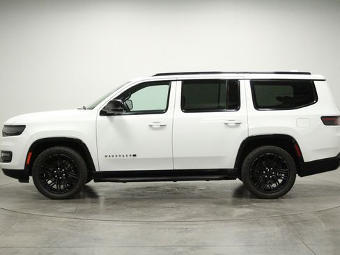 Used 2023 Jeep Wagoneer Series II RWD image 5