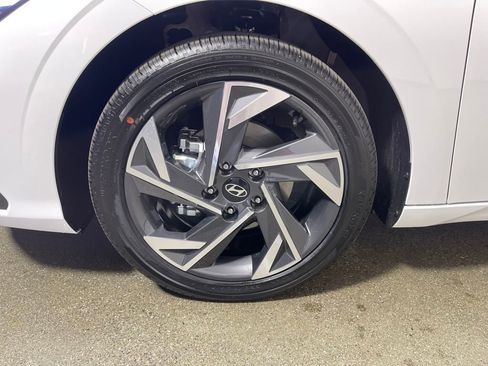 New 2025 Hyundai Elantra SEL image 11