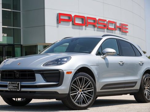 Certified 2026 Porsche Macan AWD/4WD image 6