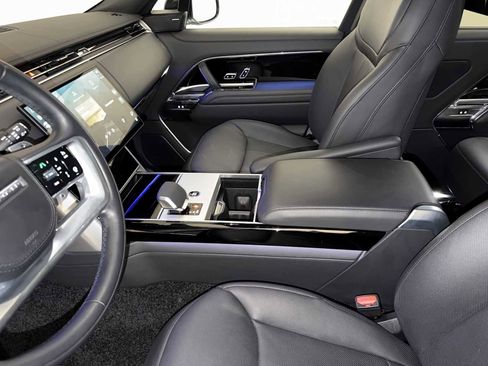 Used 2025 Land Rover Range Rover Long Wheelbase SE image 18