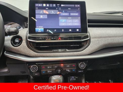 Certified 2022 Jeep Compass Latitude w/ Sun and Sound Group AWD/4WD image 17