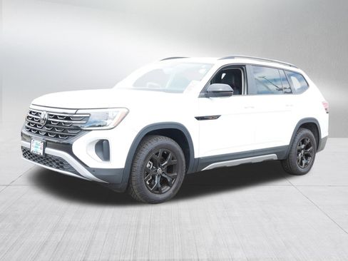 Used 2025 Volkswagen Atlas Peak Edition SE AWD/4WD image 3