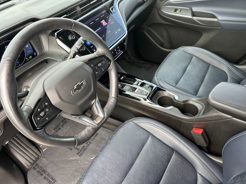 Used 2022 Chevrolet Bolt EUV LT w/ Convenience Package image 10