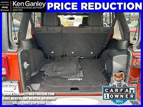 Used 2014 Jeep Wrangler Unlimited Sahara w/ Connectivity Group image 19