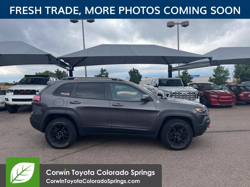 Used 2019 Jeep Cherokee Trailhawk w/ Comfort/Convenience Group AWD/4WD image 2