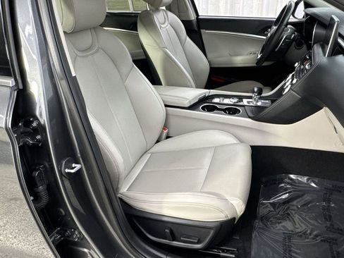 Used 2019 Genesis G70 2.0T Advanced image 30
