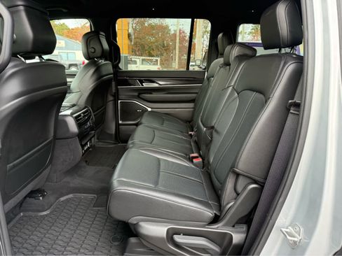 Used 2024 Jeep Wagoneer 4WD image 27