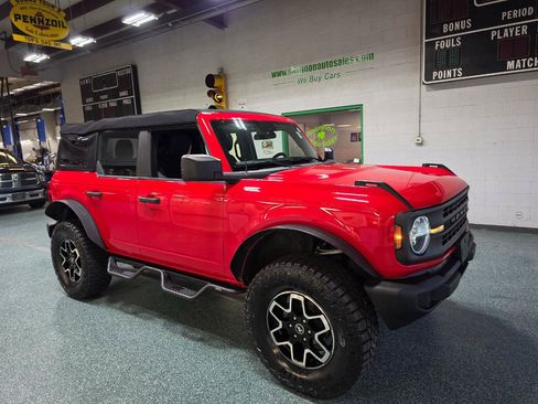 Used 2023 Ford Bronco 4-Door AWD/4WD image 4