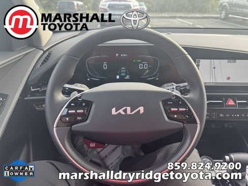 Used 2025 Kia Niro EX image 15