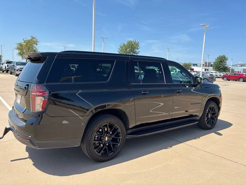 Used 2023 Chevrolet Suburban RST w/ Luxury Package AWD/4WD image 4