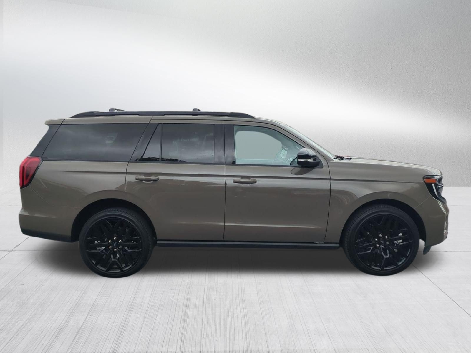 Used 2026 Ford Expedition Platinum w/ Stealth Performance Package AWD/4WD image 7