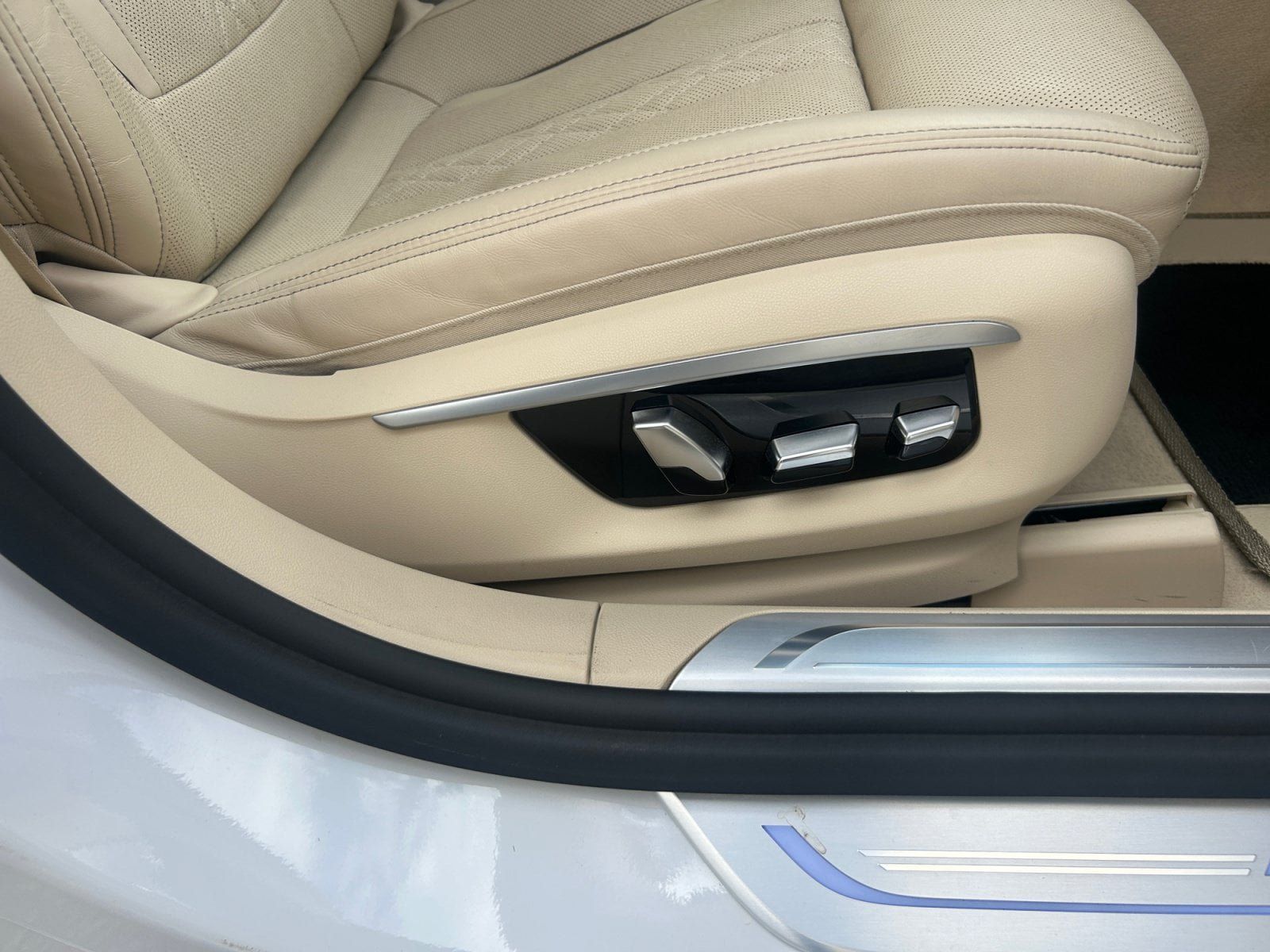 Used 2017 BMW 750i xDrive AWD/4WD image 32