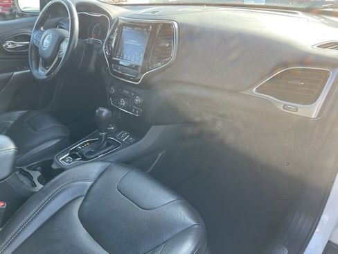 Used 2019 Jeep Cherokee Limited image 11