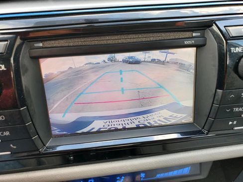 Used 2016 Toyota Corolla LE FWD image 5
