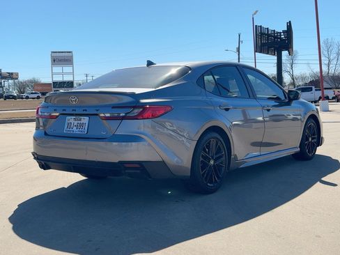 Used 2025 Toyota Camry SE image 9