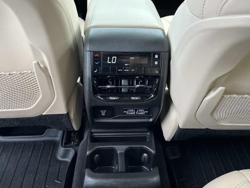 Used 2021 Jeep Grand Cherokee L Limited AWD/4WD image 16
