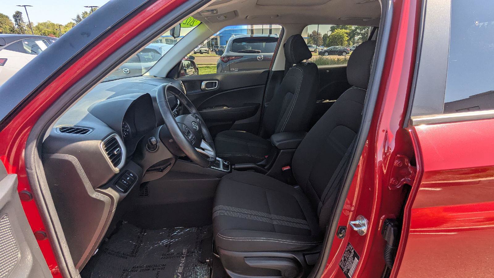 Used 2022 Hyundai Venue SEL FWD image 18