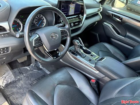 Used 2021 Toyota Highlander Platinum AWD/4WD image 18