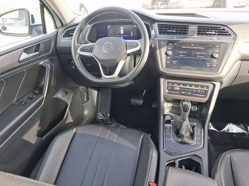 Used 2022 Volkswagen Tiguan SE w/ Panoramic Sunroof Package FWD image 10