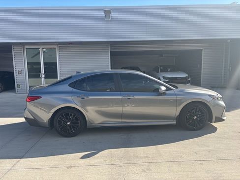 Used 2025 Toyota Camry SE image 4