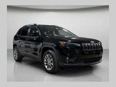Used 2019 Jeep Cherokee Latitude Plus w/ Comfort/Convenience Group