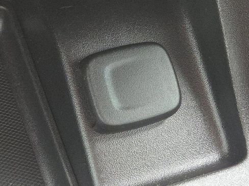 Used 2018 Chevrolet Impala LT FWD image 17