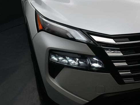 Certified 2026 Nissan Rogue SV AWD/4WD image 10